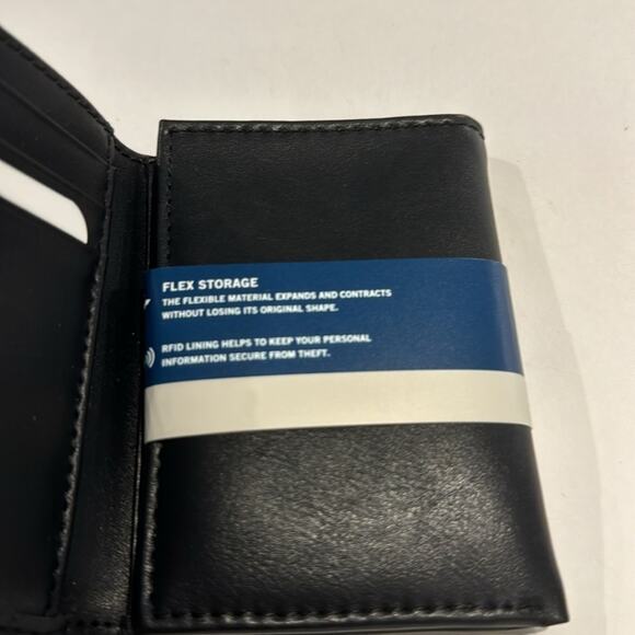 Kenneth Cole Reaction NWT Men’s Flex Wallet with RFID lining keeps info secure. - Picture 6 of 8
